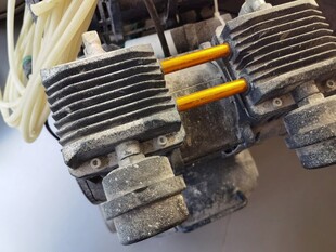 双缸发动机部件特写