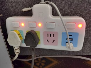 带指示灯多孔插线板