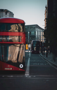 伦敦街头的红色双层巴士