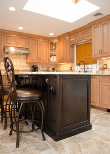 现代风格温馨厨房吧台场景