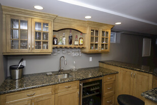 现代风格木质厨房空间