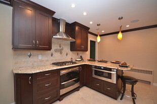 现代风格温馨厨房空间