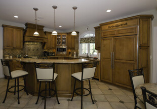 木质温馨厨房吧台场景