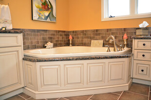 现代风格舒适浴室浴缸