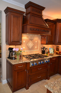 豪华木质厨房烹饪区域