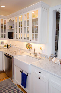 现代简约白色厨房空间