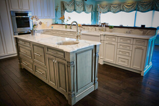 优雅白色厨房岛台设计