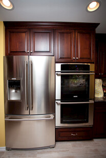 现代不锈钢与木质组合厨房