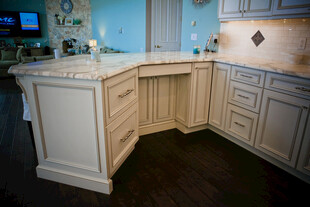 优雅转角厨房橱柜设计