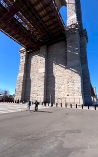 布鲁克林大桥下的开阔景象