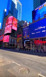 繁华都市街头景象