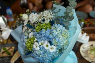 清新蓝白花卉花束