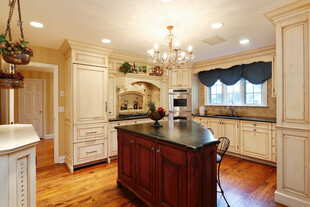 现代优雅的开放式厨房空间