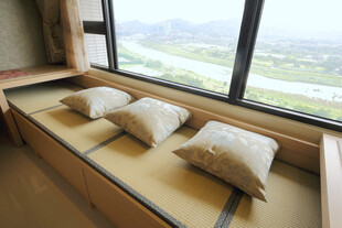 日式榻榻米窗边舒适角落