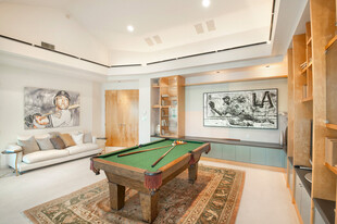 豪华室内台球休闲空间