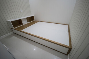 简约角落木质榻榻米床