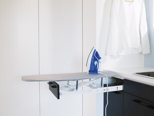 折叠式厨房熨衣板装置