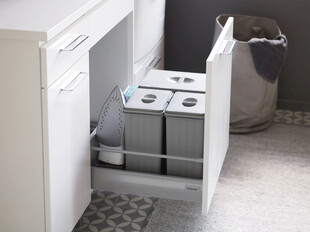 白色橱柜下的抽屉收纳场景