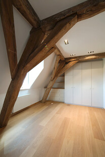 复古木质阁楼空旷室内空间