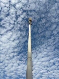 高耸入云的电视塔
