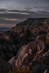 壮丽山地黄昏景色