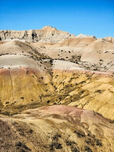五彩斑斓的壮丽山地景观