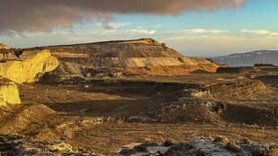 黄昏下的壮丽荒野地貌