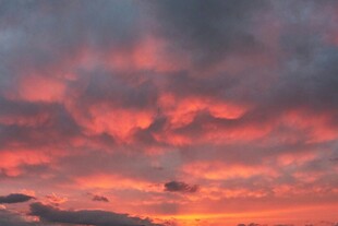 绚丽晚霞装点天空