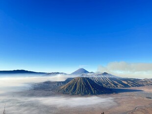 壮丽火山云海景观