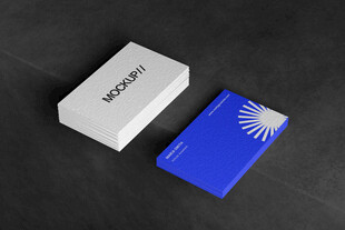 蓝色卡片与白色包装盒