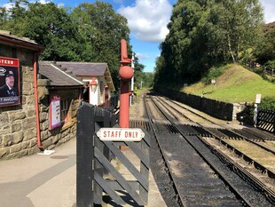 复古火车站台轨道场景