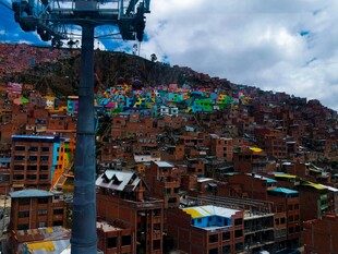 色彩斑斓的山城景观