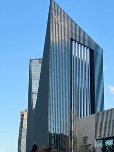 现代摩天大楼外观景致