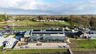 俯瞰现代化建筑群