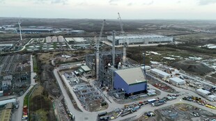 大型工厂设施鸟瞰图