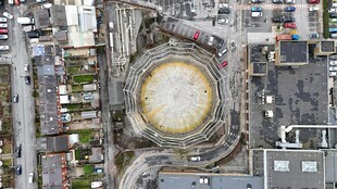 俯瞰圆形建筑施工现场