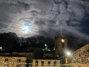 月夜下的城市钟楼景观