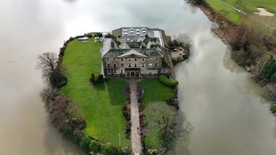 湖心孤堡 静谧水乡景致