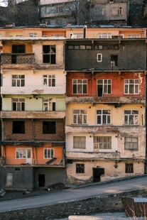 色彩斑斓的多 居民建筑群