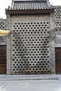 中式镂空砖墙建筑景观