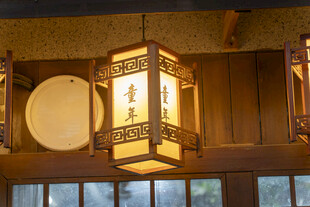 中式古典木质悬挂灯笼