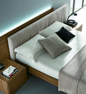 现代简约风格舒适双人床