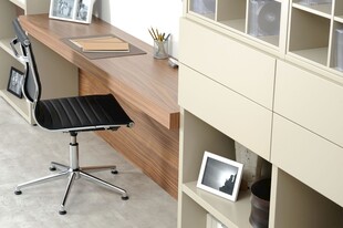 现代简约风书房办公一角