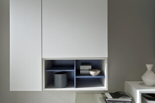 简约白色壁柜储物空间展示