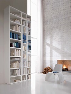 现代简约风格白色书架空间