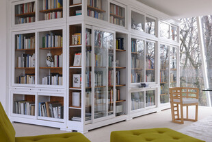 现代风格开放式玻璃书架