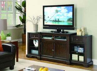 现代客厅中的电视柜与电视