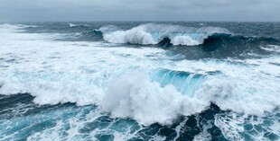 汹涌澎湃的大海波涛