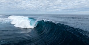 汹涌海浪海洋磅礴力量