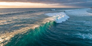 壮观海浪大海壮丽景象